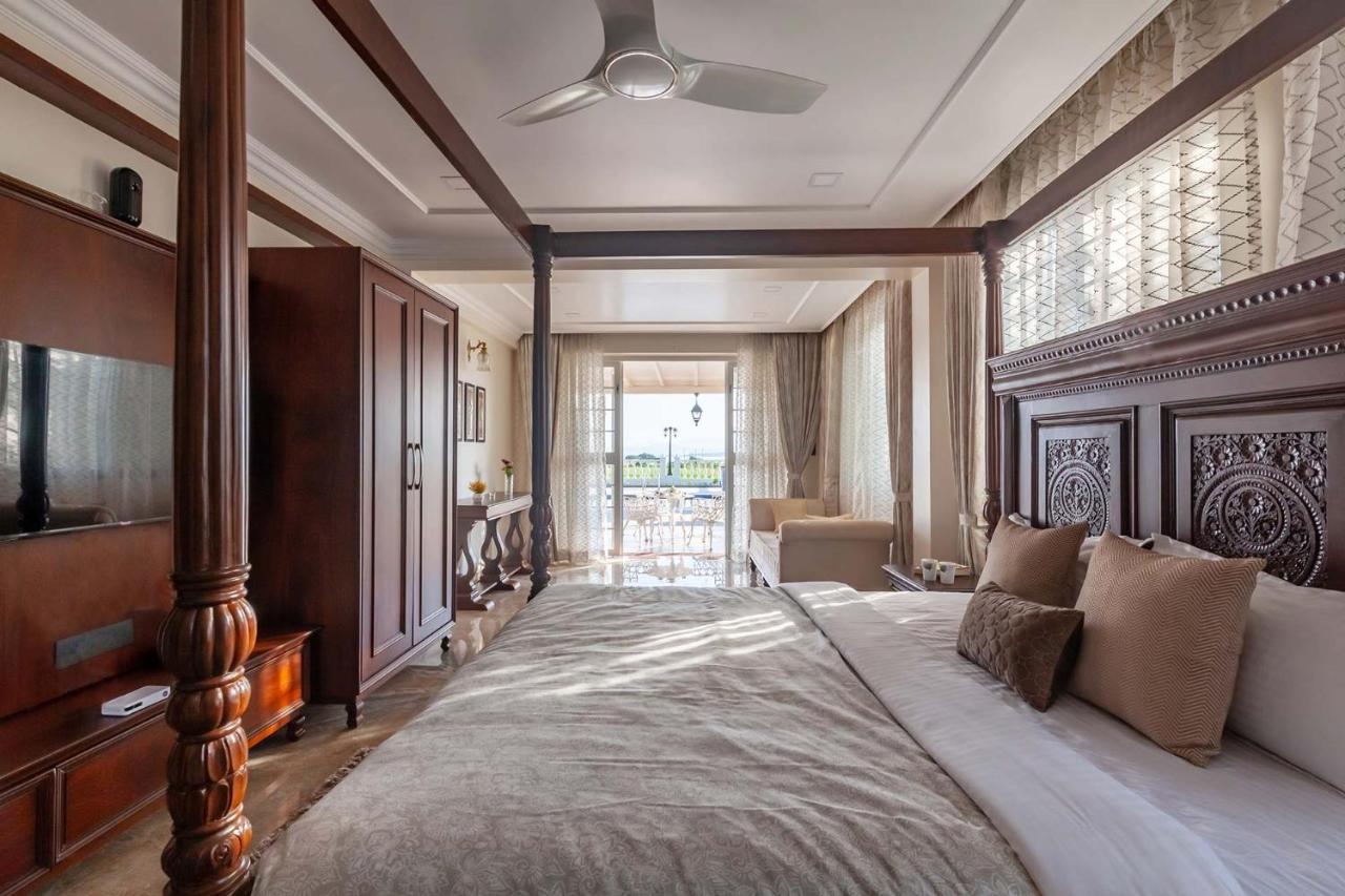 Stayvista'S Lake La Vie - Tranquil Lake-View Villa Amidst Farmland With Pool And Poolside Gazebo - Proximity To Sula Нашик Екстериор снимка