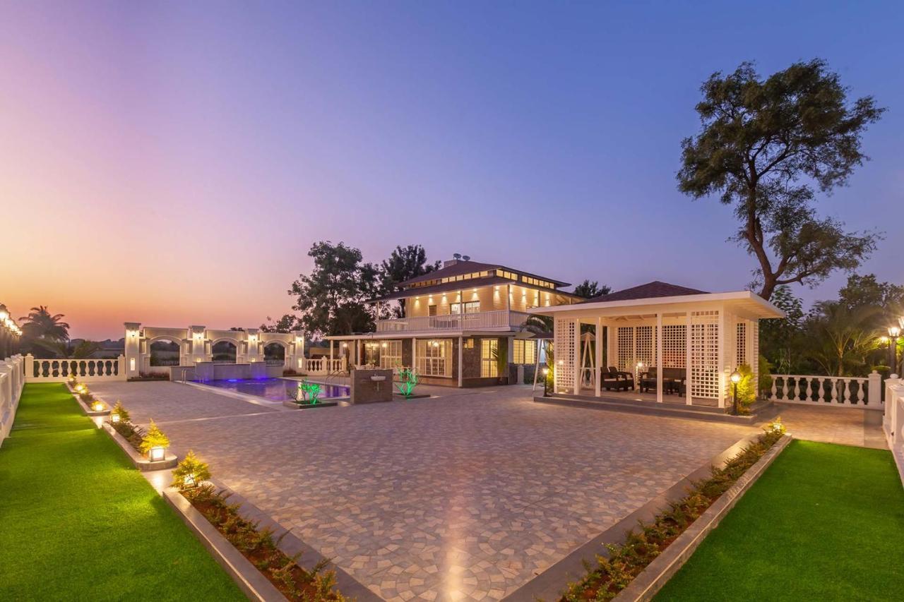 Stayvista'S Lake La Vie - Tranquil Lake-View Villa Amidst Farmland With Pool And Poolside Gazebo - Proximity To Sula Нашик Екстериор снимка