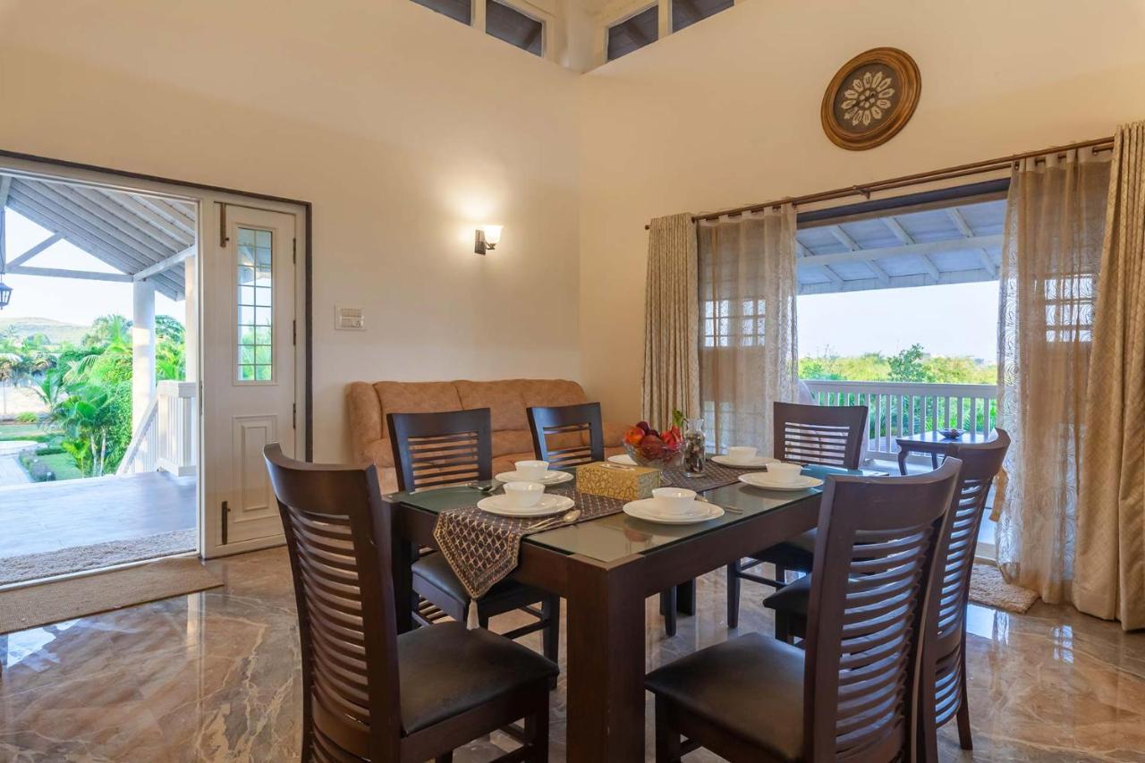 Stayvista'S Lake La Vie - Tranquil Lake-View Villa Amidst Farmland With Pool And Poolside Gazebo - Proximity To Sula Нашик Екстериор снимка