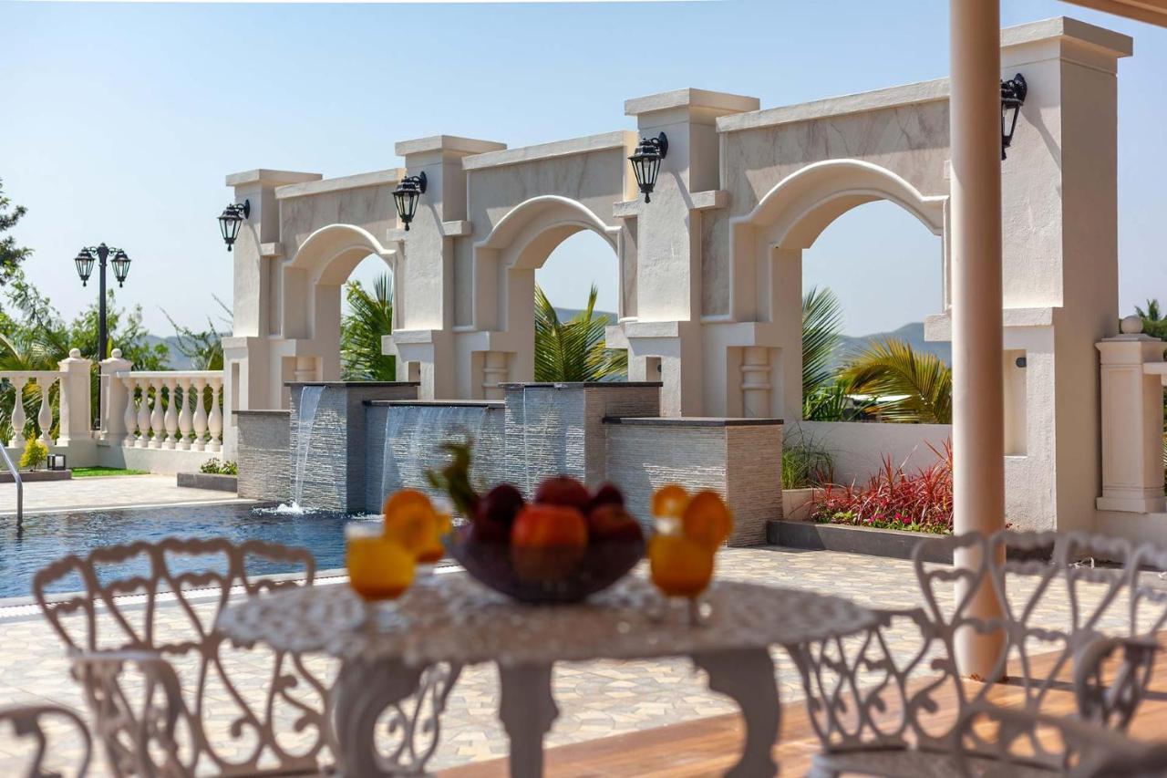 Stayvista'S Lake La Vie - Tranquil Lake-View Villa Amidst Farmland With Pool And Poolside Gazebo - Proximity To Sula Нашик Екстериор снимка