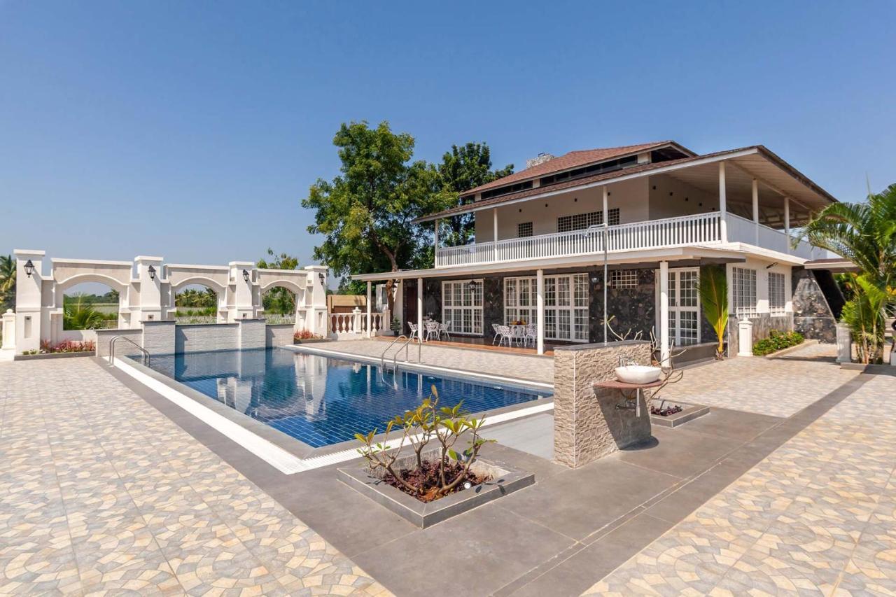 Stayvista'S Lake La Vie - Tranquil Lake-View Villa Amidst Farmland With Pool And Poolside Gazebo - Proximity To Sula Нашик Екстериор снимка