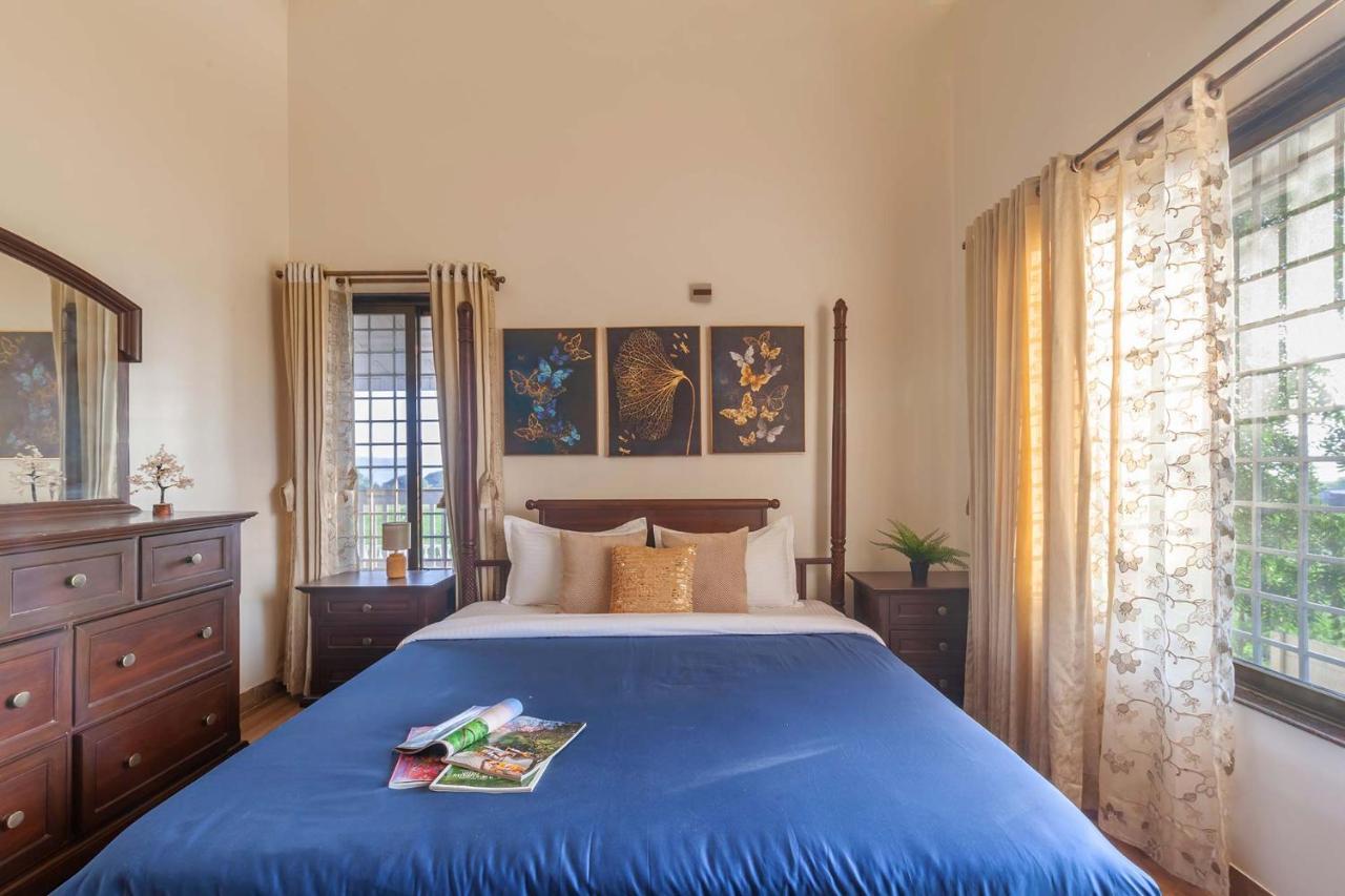 Stayvista'S Lake La Vie - Tranquil Lake-View Villa Amidst Farmland With Pool And Poolside Gazebo - Proximity To Sula Нашик Екстериор снимка