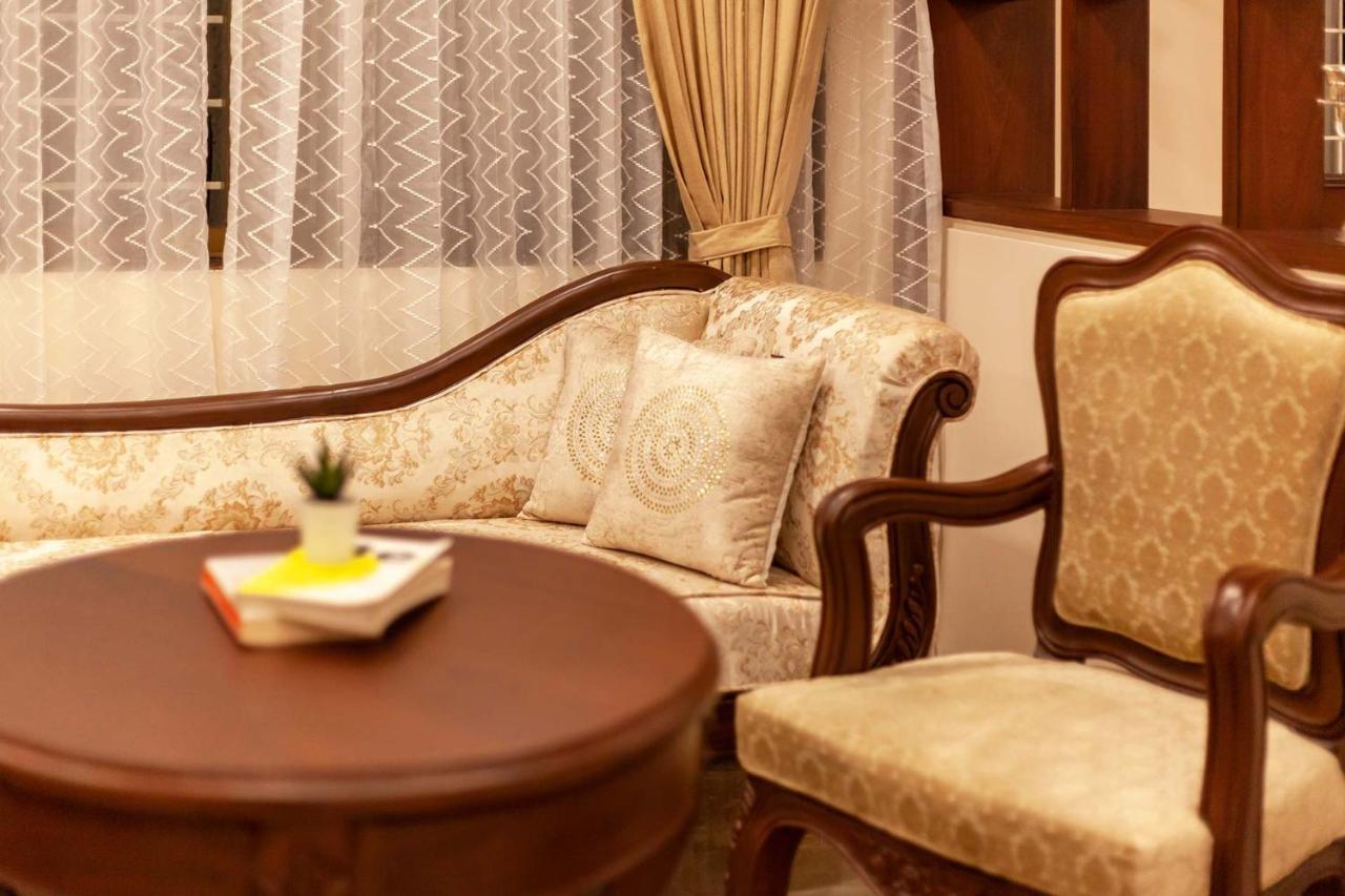 Stayvista'S Lake La Vie - Tranquil Lake-View Villa Amidst Farmland With Pool And Poolside Gazebo - Proximity To Sula Нашик Екстериор снимка