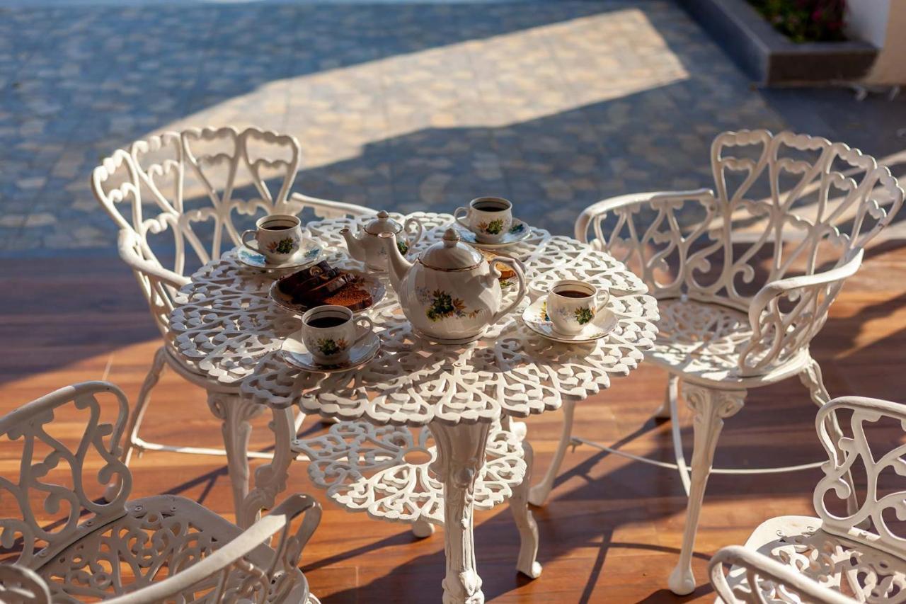 Stayvista'S Lake La Vie - Tranquil Lake-View Villa Amidst Farmland With Pool And Poolside Gazebo - Proximity To Sula Нашик Екстериор снимка