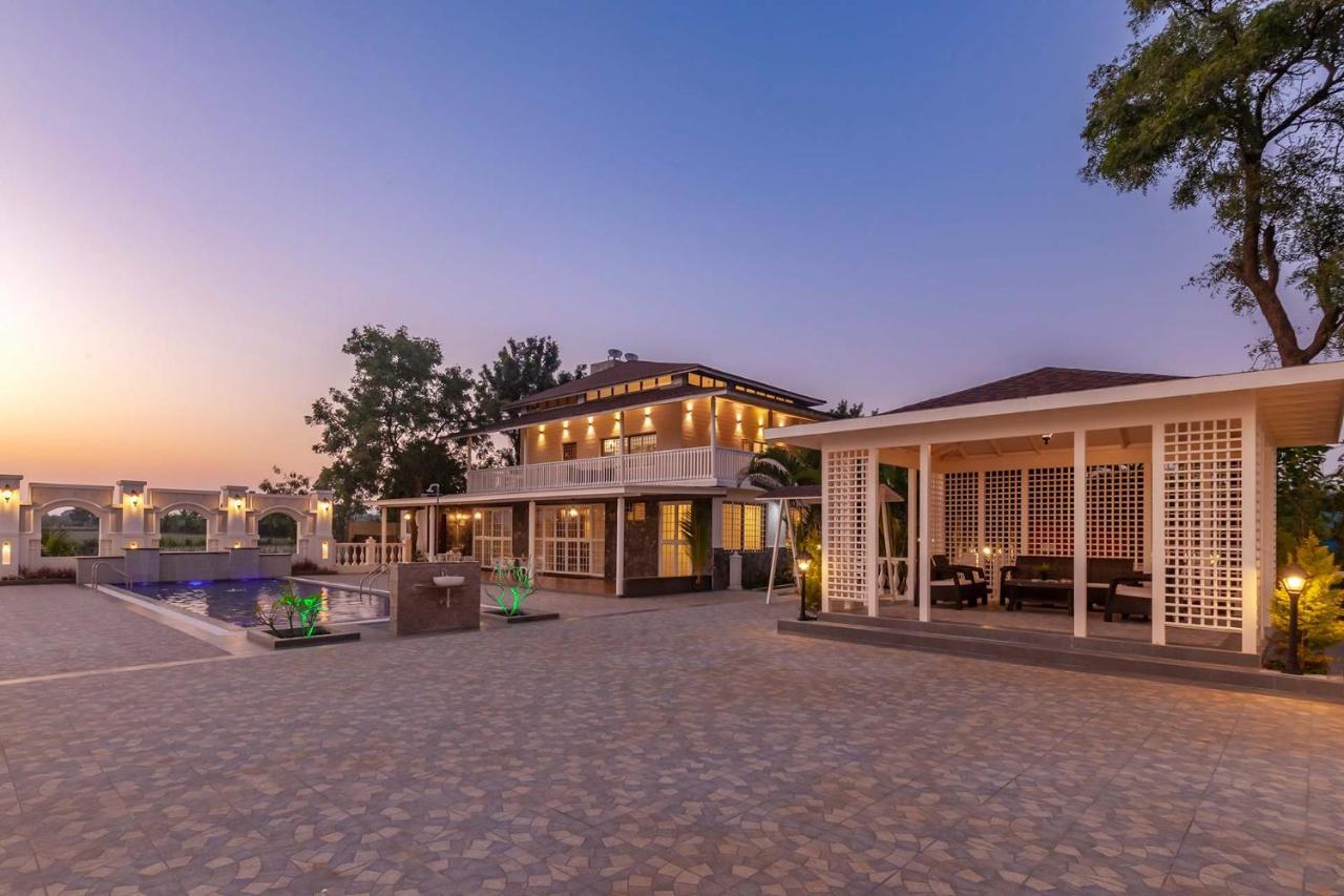 Stayvista'S Lake La Vie - Tranquil Lake-View Villa Amidst Farmland With Pool And Poolside Gazebo - Proximity To Sula Нашик Екстериор снимка