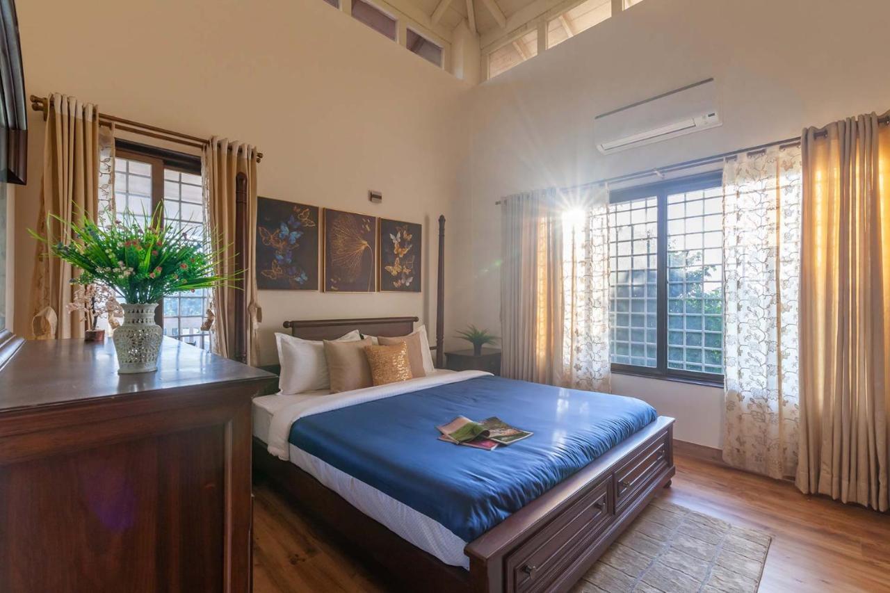 Stayvista'S Lake La Vie - Tranquil Lake-View Villa Amidst Farmland With Pool And Poolside Gazebo - Proximity To Sula Нашик Екстериор снимка
