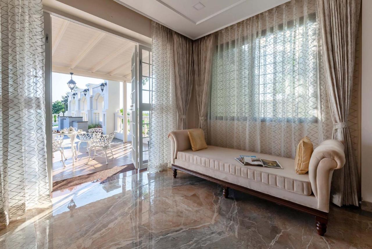 Stayvista'S Lake La Vie - Tranquil Lake-View Villa Amidst Farmland With Pool And Poolside Gazebo - Proximity To Sula Нашик Екстериор снимка