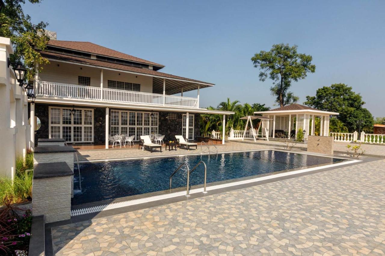 Stayvista'S Lake La Vie - Tranquil Lake-View Villa Amidst Farmland With Pool And Poolside Gazebo - Proximity To Sula Нашик Екстериор снимка
